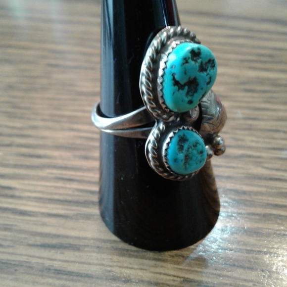 Vintage Navajo Native American Two Stone Turquoise Ring - Picture 5 of 9